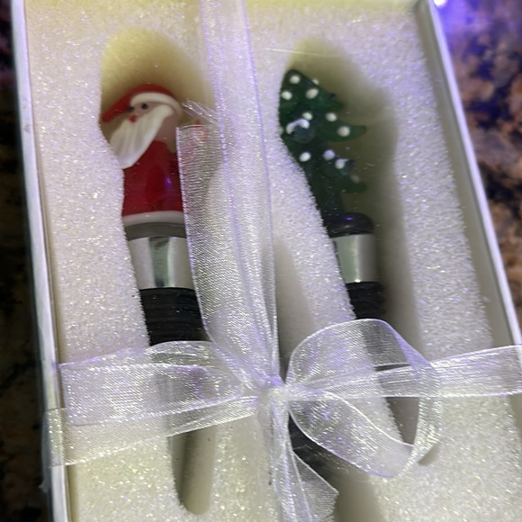 Christmas items hanging Santa + wine bottle decor - Picture 5 of 9